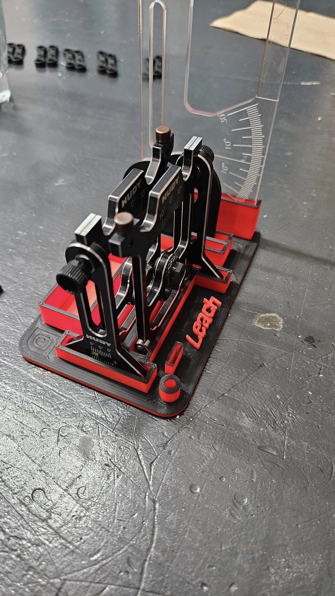 Red/Black Stand for Hudy Pan Car Station